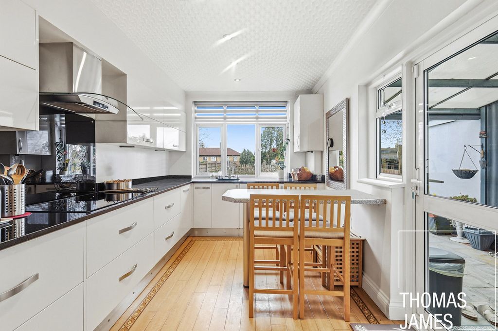 Property photo 3 of 31