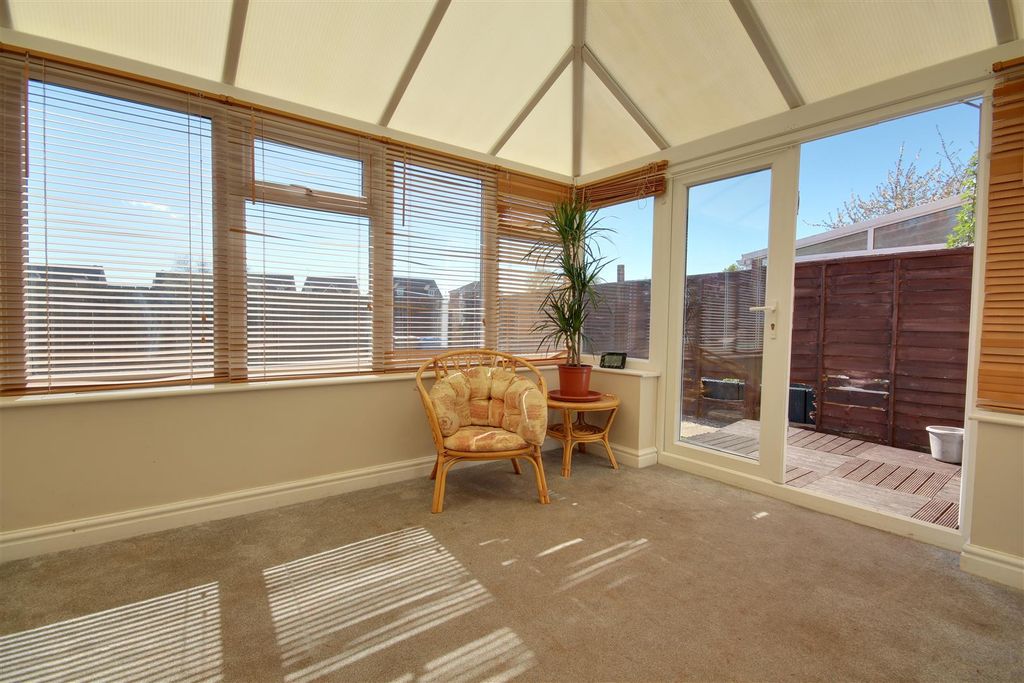 Property photo 3 of 14 Conservatory