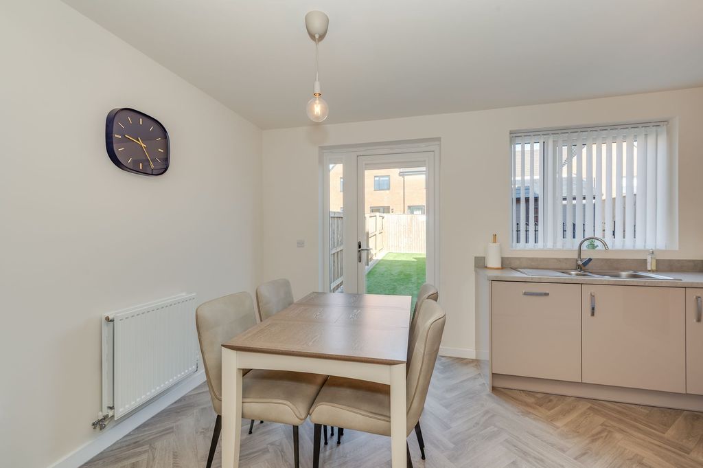 Property photo 3 of 25