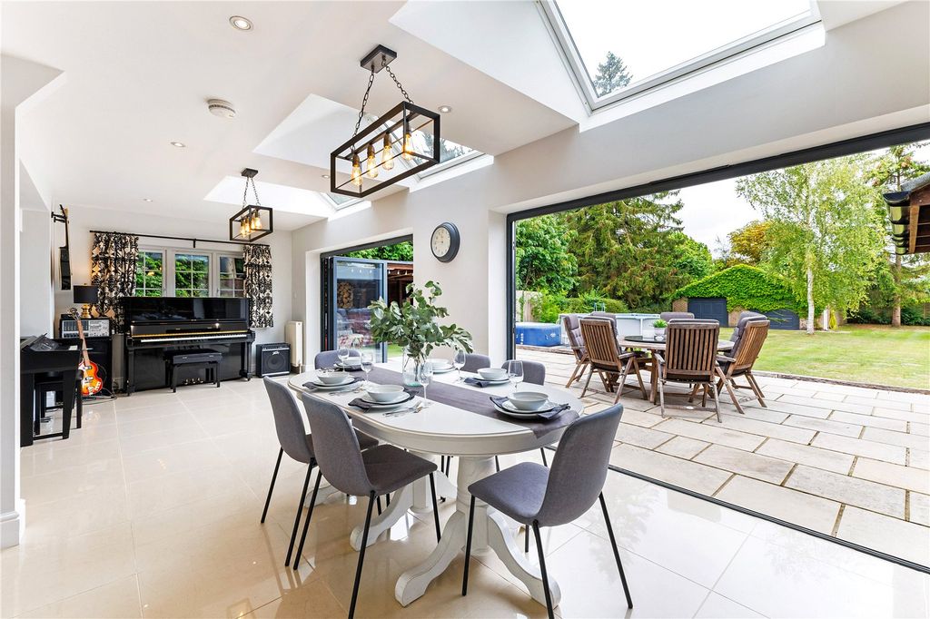 Property photo 2 of 16 Dining Area