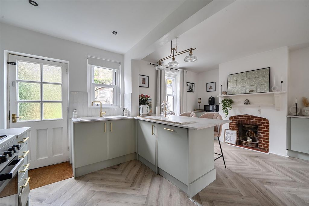 Property photo 3 of 15 Kitchen (2).Jpg