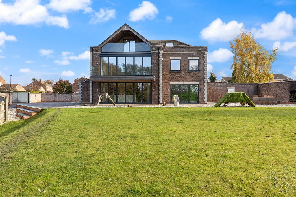 Property photo 1 of 49 49 The Village_Earswick 43_297.Jpg