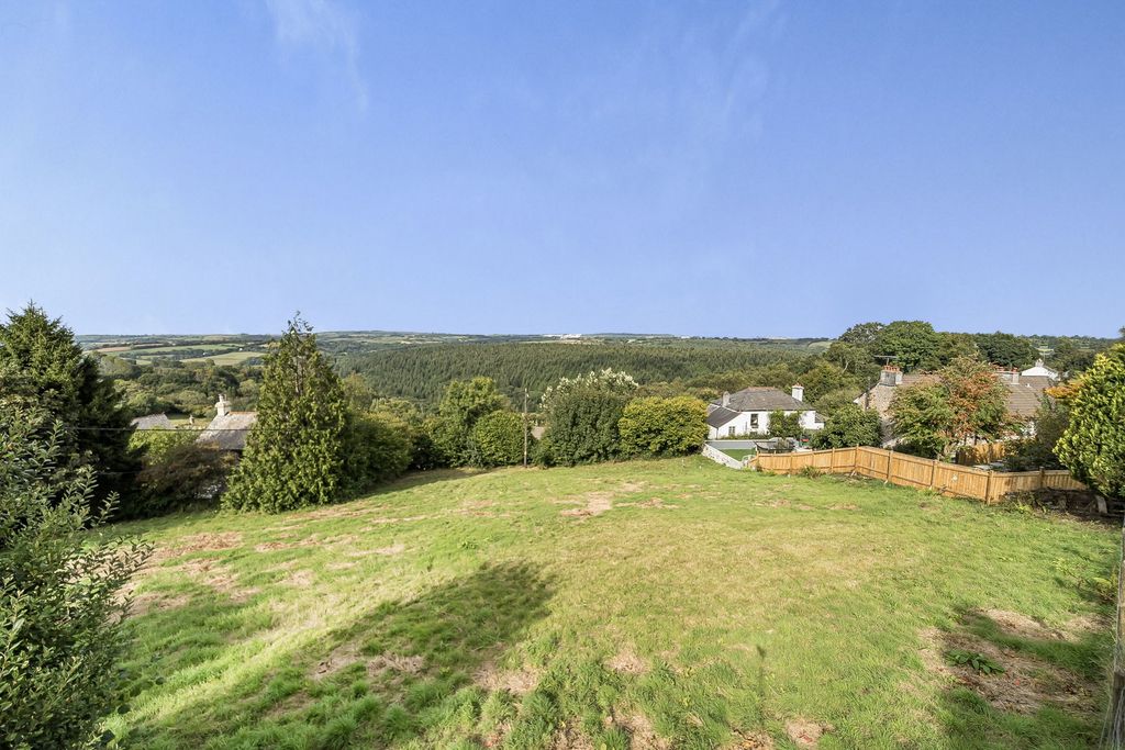 Property photo 2 of 28