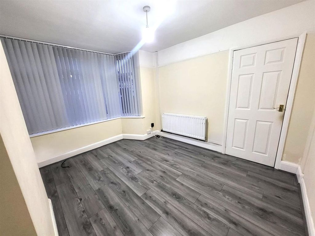 Property photo 2 of 19 Lounge 1