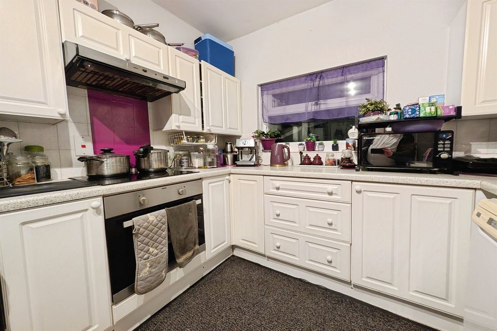 Property photo 2 of 8 (Main)