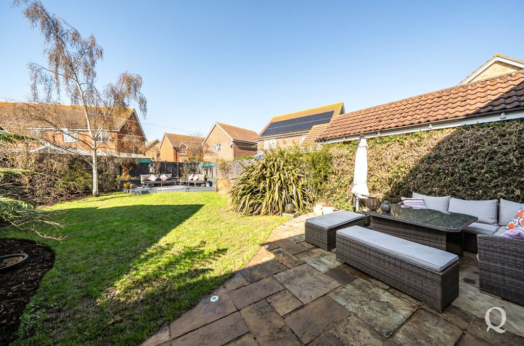 Property photo 3 of 25 272331Ac-2129-4c7...