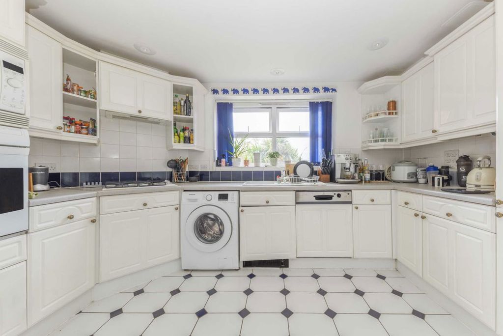 Property photo 2 of 5