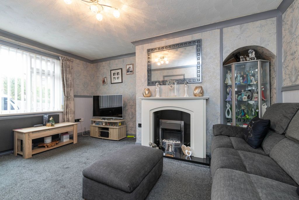 Property photo 2 of 25