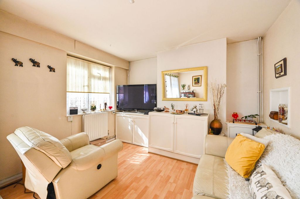 Property photo 2 of 18