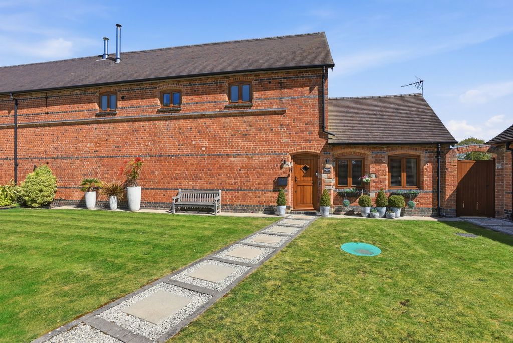 Property photo 2 of 28