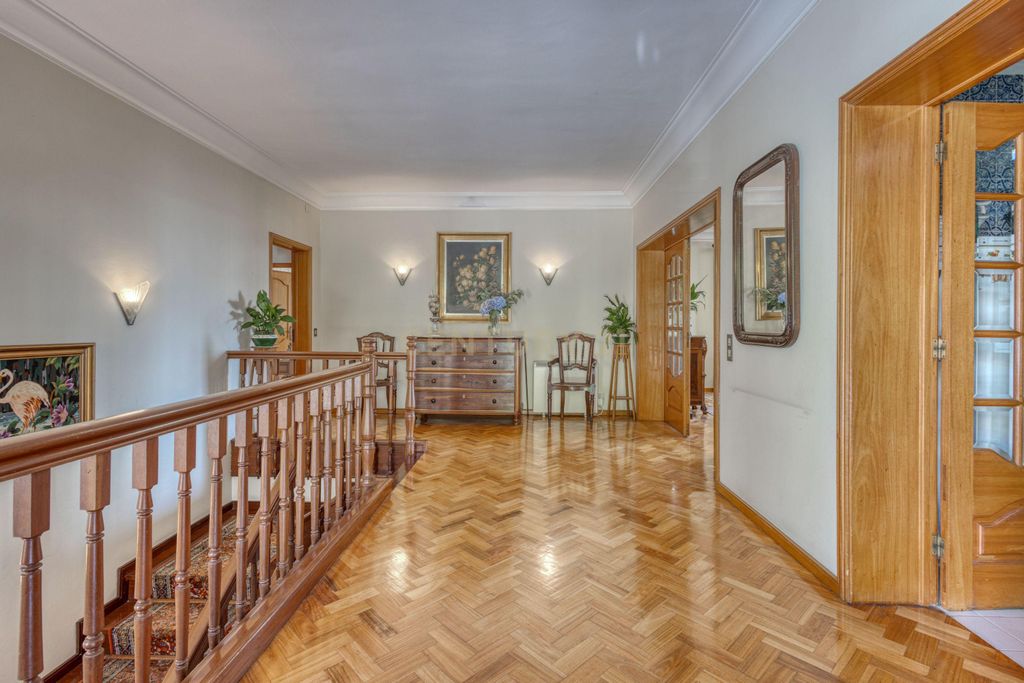 Property photo 2 of 44