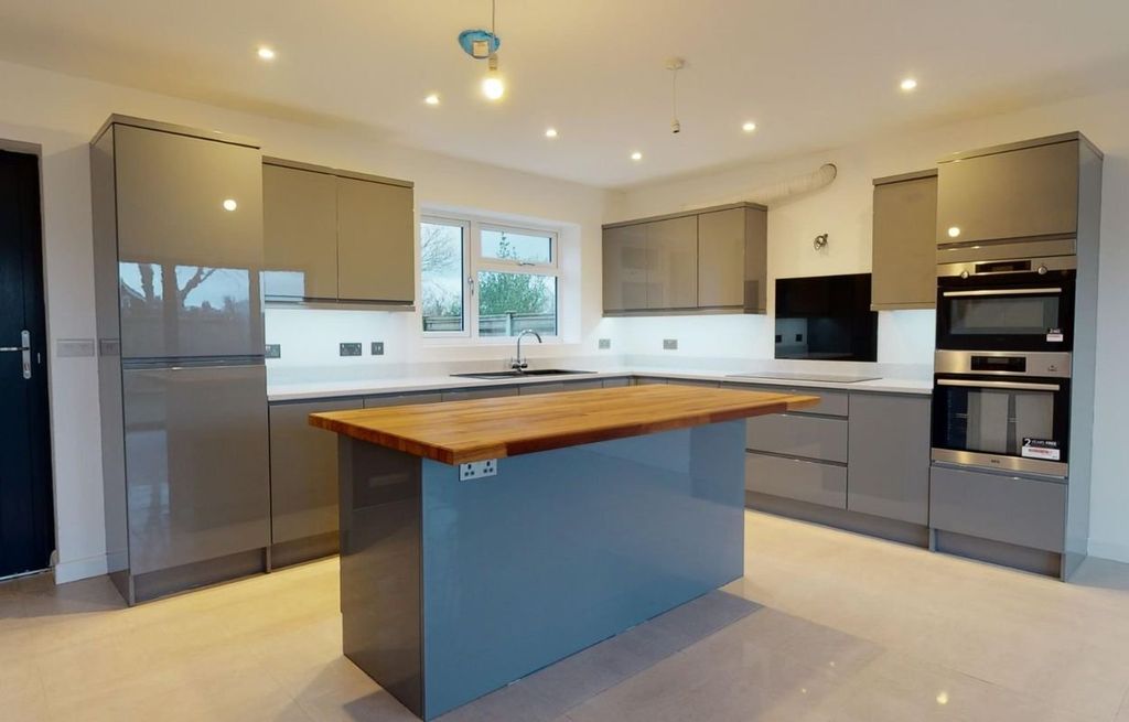 Property photo 2 of 18 Picture 2