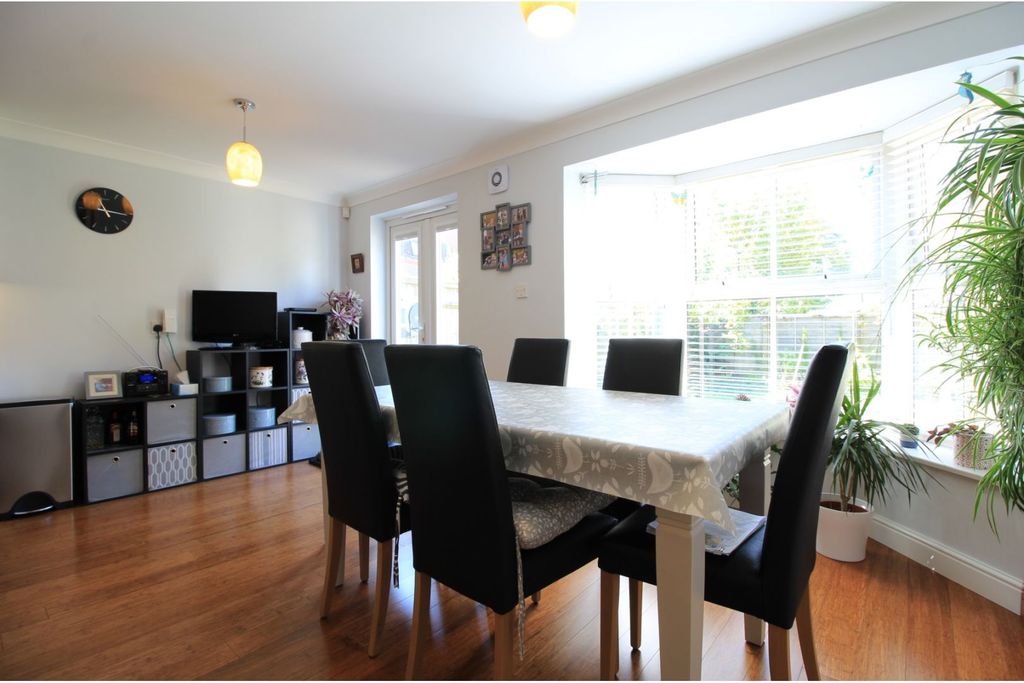 Property photo 2 of 18 Dining Area