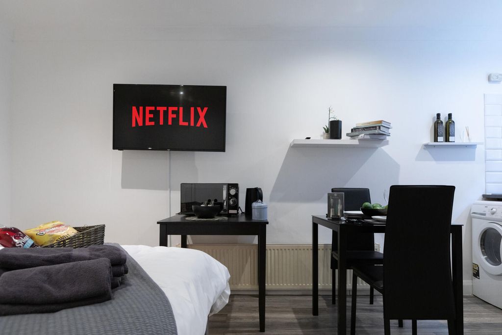 Property photo 2 of 20 Bedroom