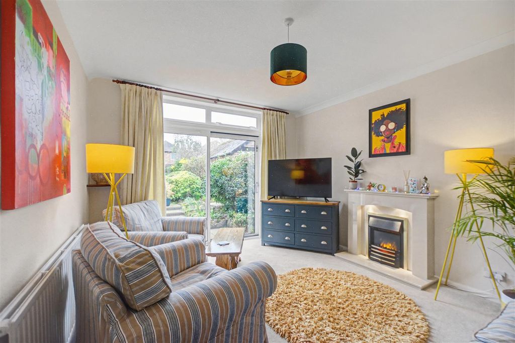 Property photo 2 of 19 Lounge_1.Jpeg