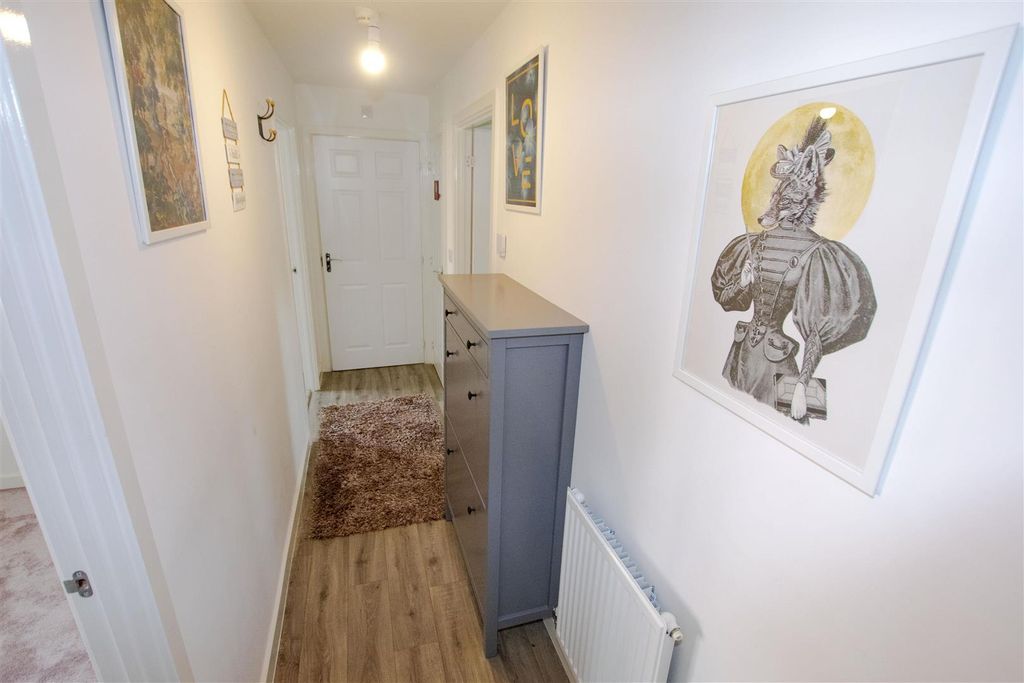 Property photo 2 of 7 Entrance Hallway