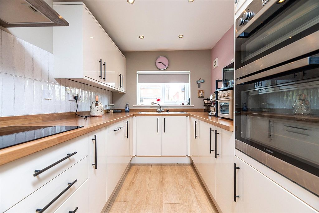 Property photo 2 of 43 Picture No. 03