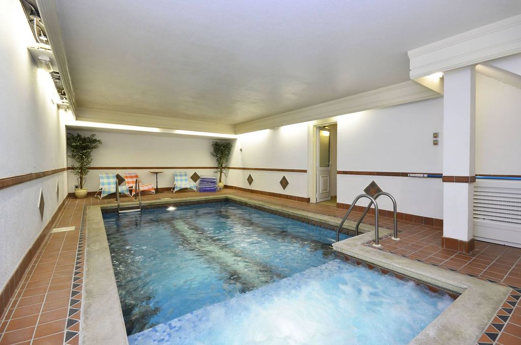 Property photo 1 of 9