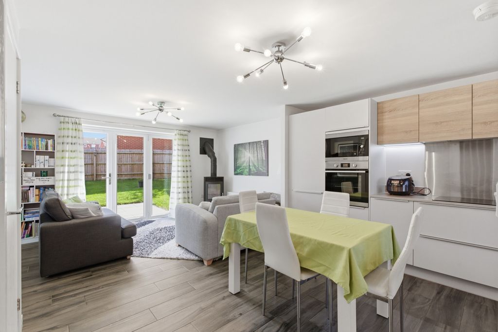 Property photo 3 of 20