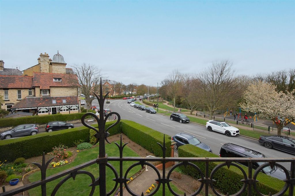 Property photo 3 of 29