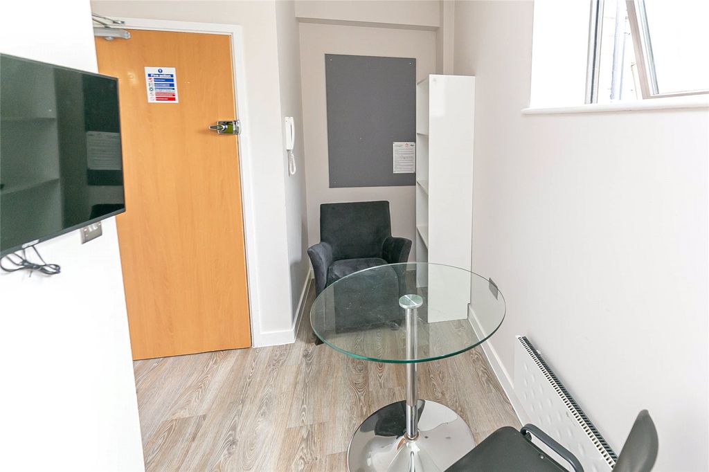 Property photo 2 of 8 Picture No. 13