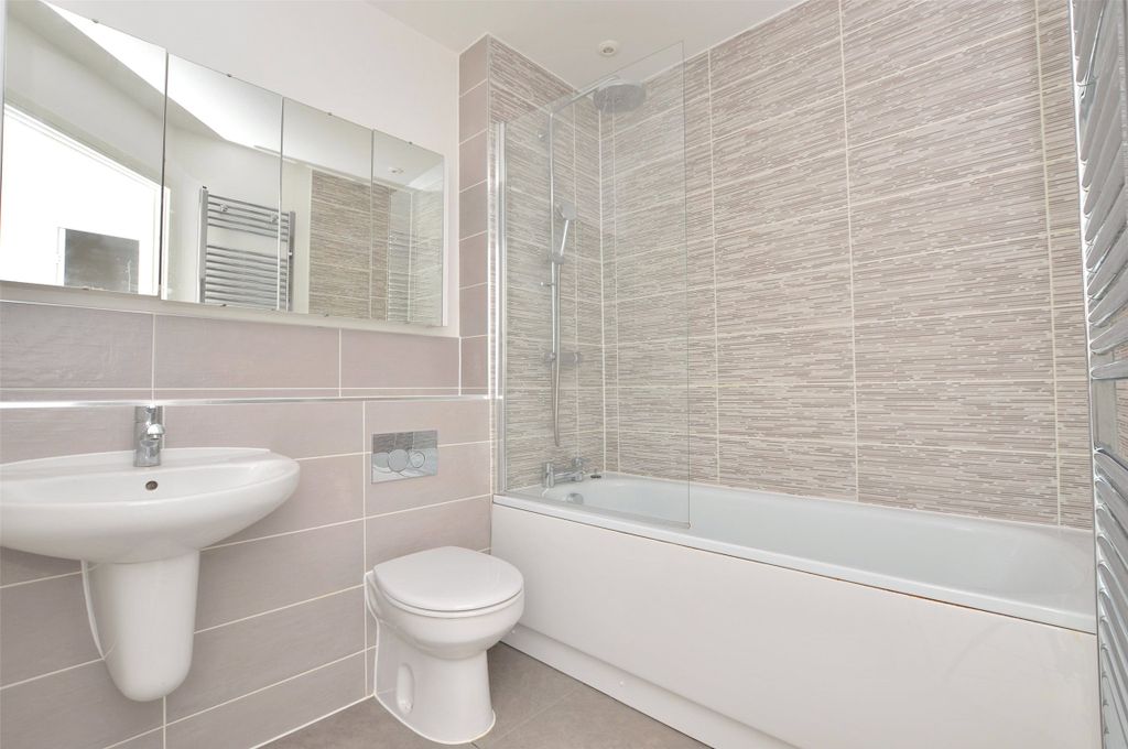 Property photo 3 of 8 Bathroom