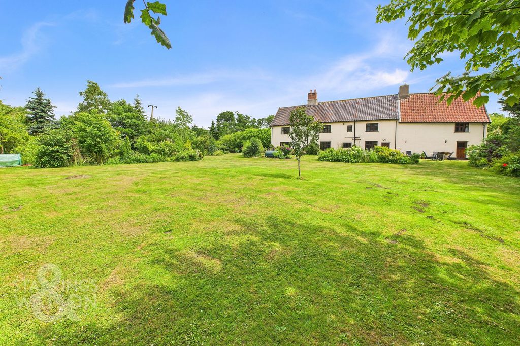 Property photo 2 of 44