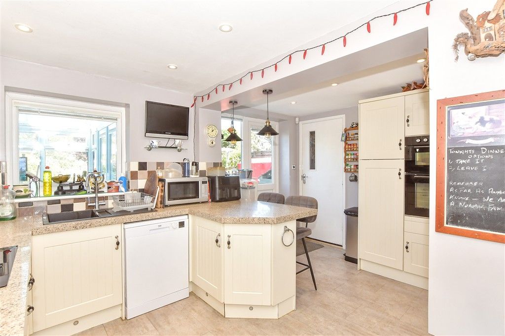 Property photo 3 of 15 Kitchen