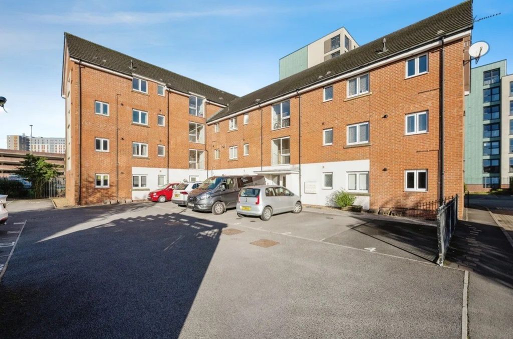 Property photo 1 of 7 2 Bed Flat To Rent New Cut Road, Swansea Sa1