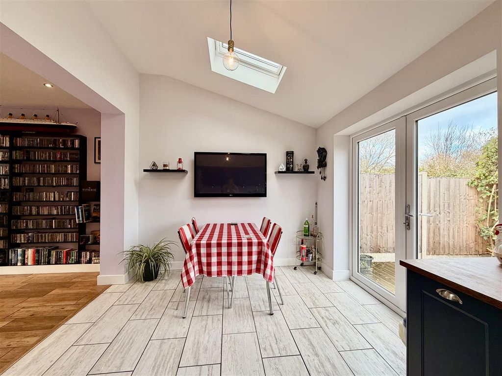 Property photo 2 of 21 2