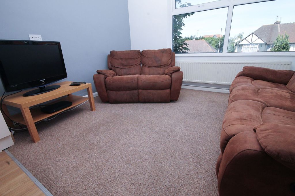 Property photo 1 of 8 Lounge