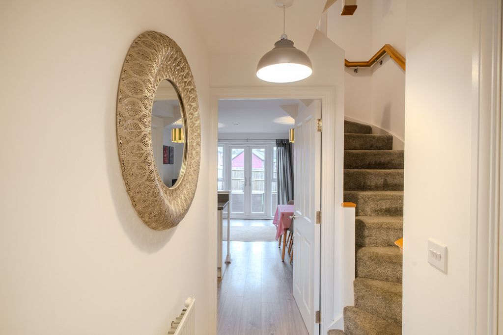 Property photo 2 of 27