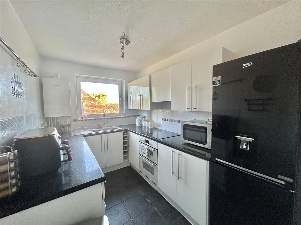 Property photo 2 of 9 Kitchen (002).Jpg