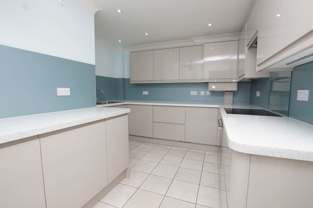 Property photo 3 of 12 Kitchen