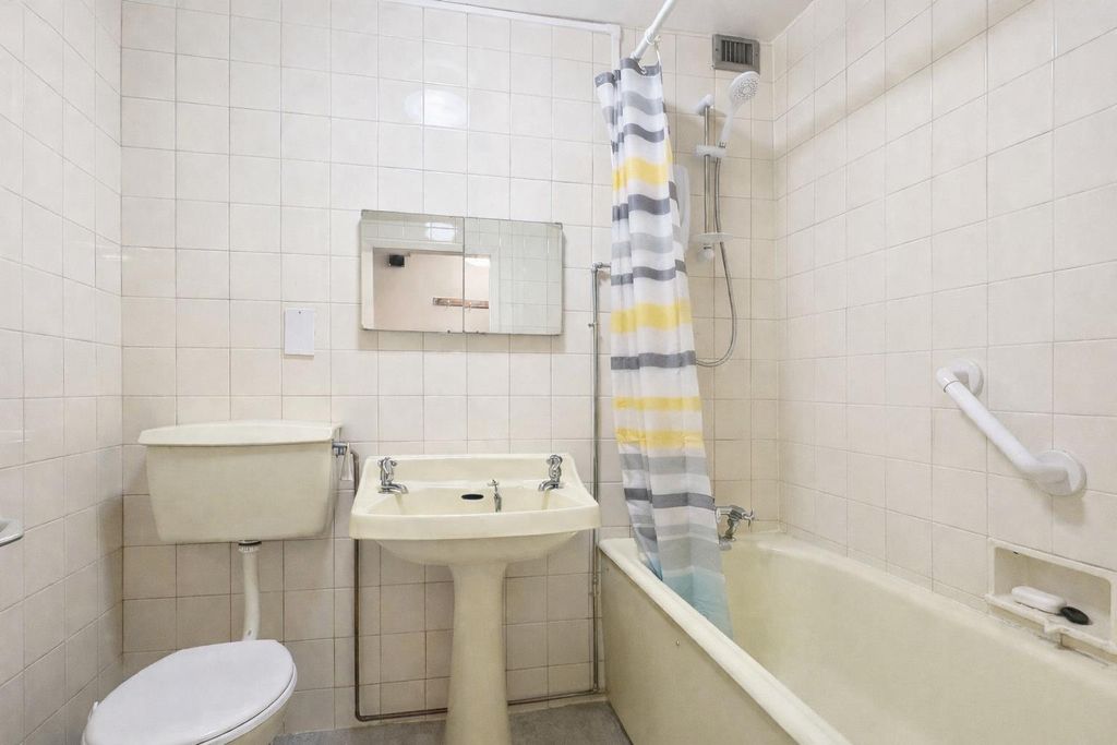 Property photo 3 of 7