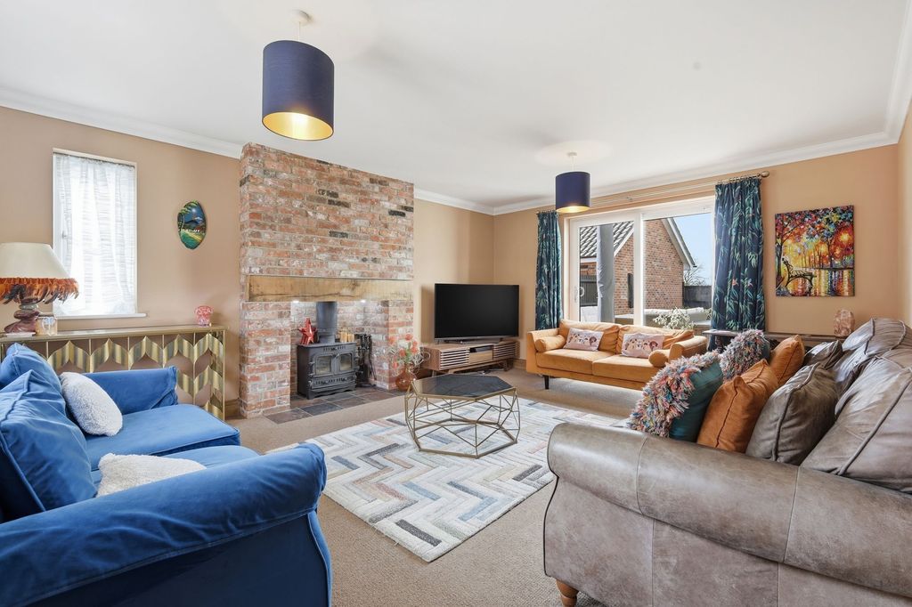 Property photo 2 of 36