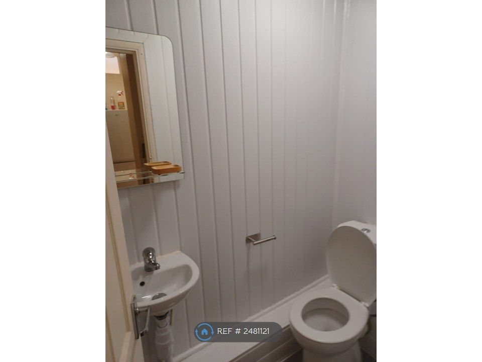 Property photo 2 of 8 Toilet