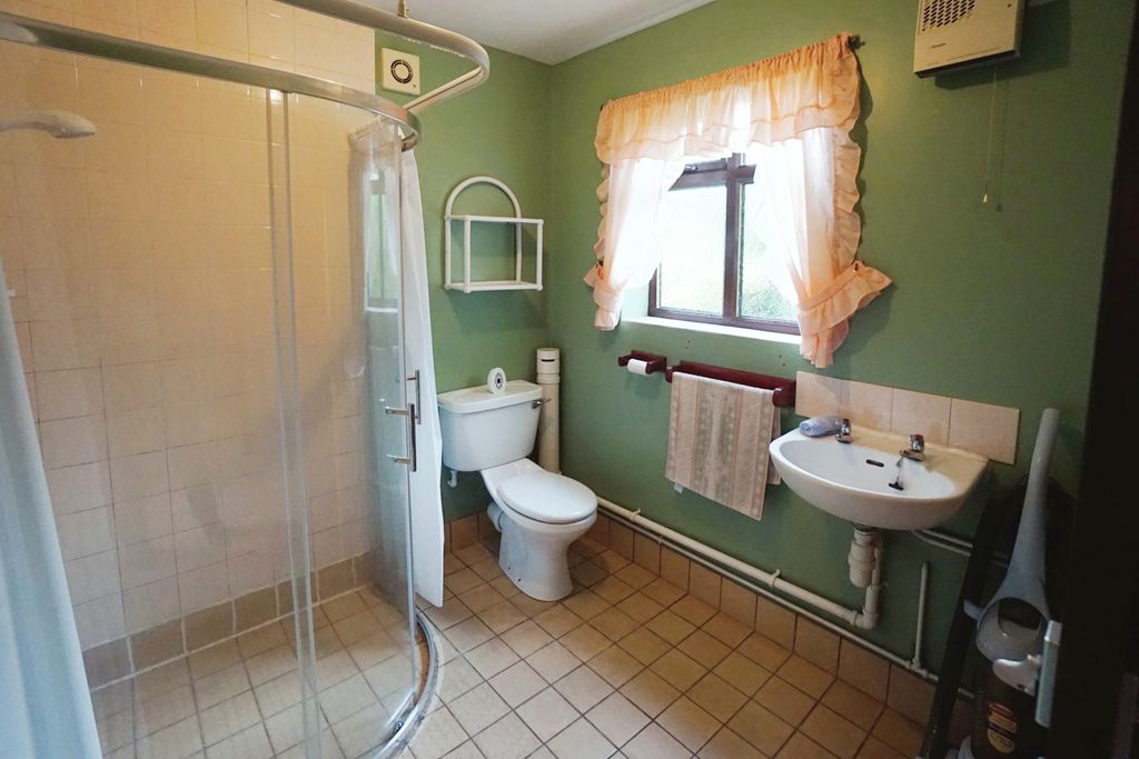 Property photo 2 of 15 Wet Room