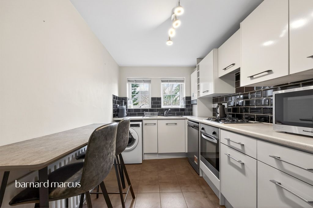 Property photo 2 of 25