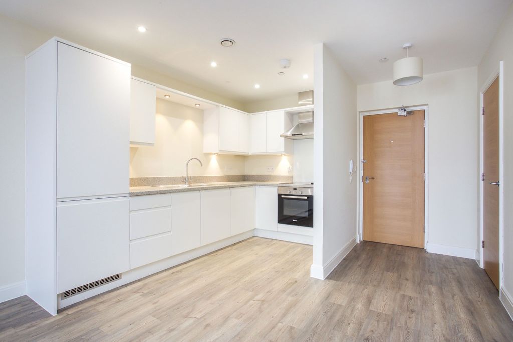 Property photo 2 of 8 40c2B803-2Ca1-48c7-9