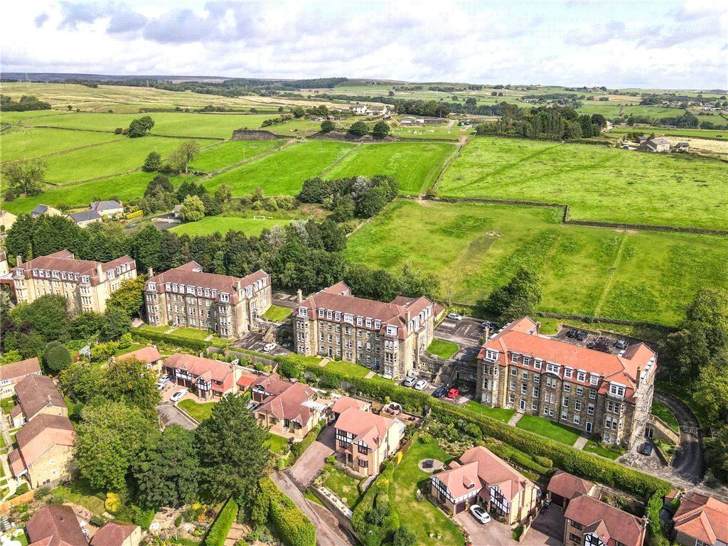 Property photo 2 of 24 Setting