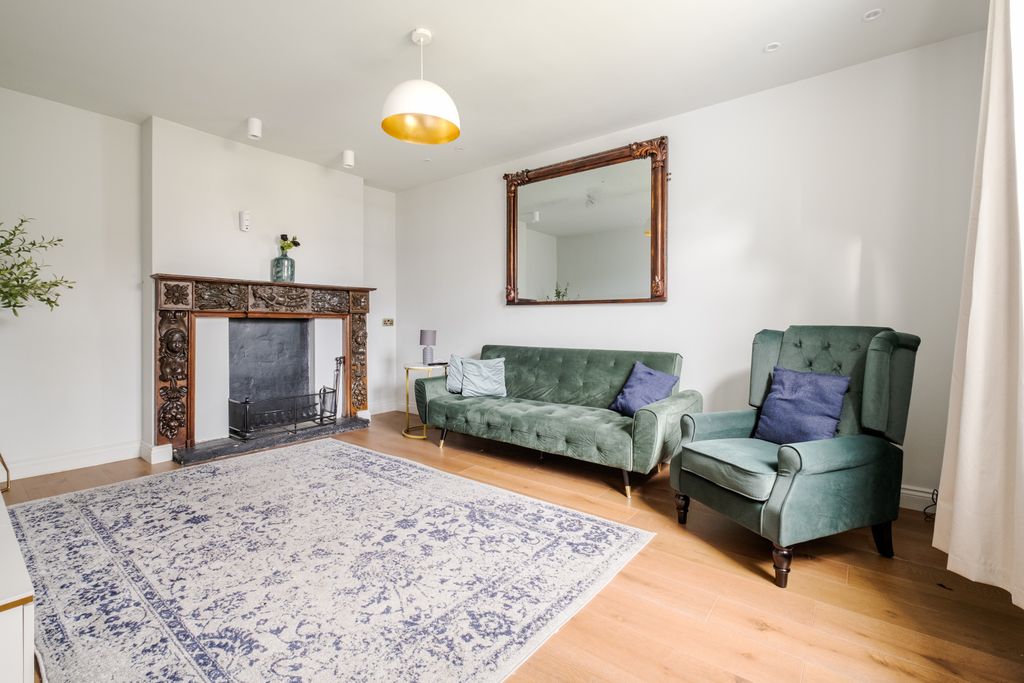 Property photo 3 of 21