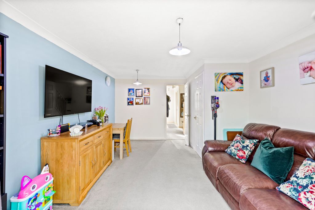 Property photo 3 of 11 Image9.Jpg