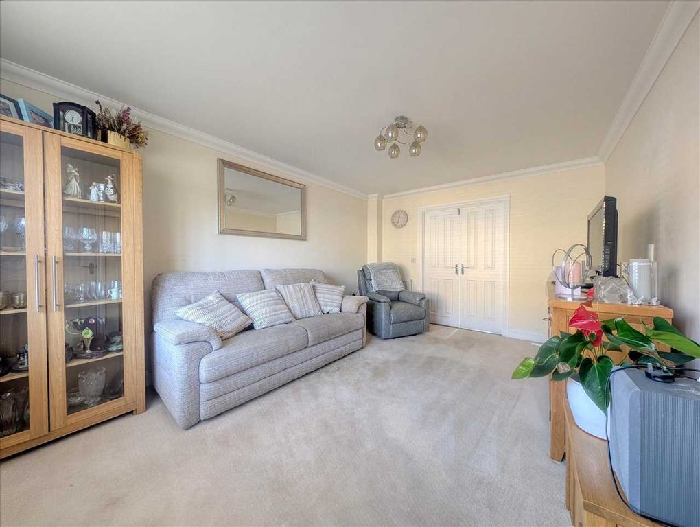 Property photo 3 of 13 Lounge