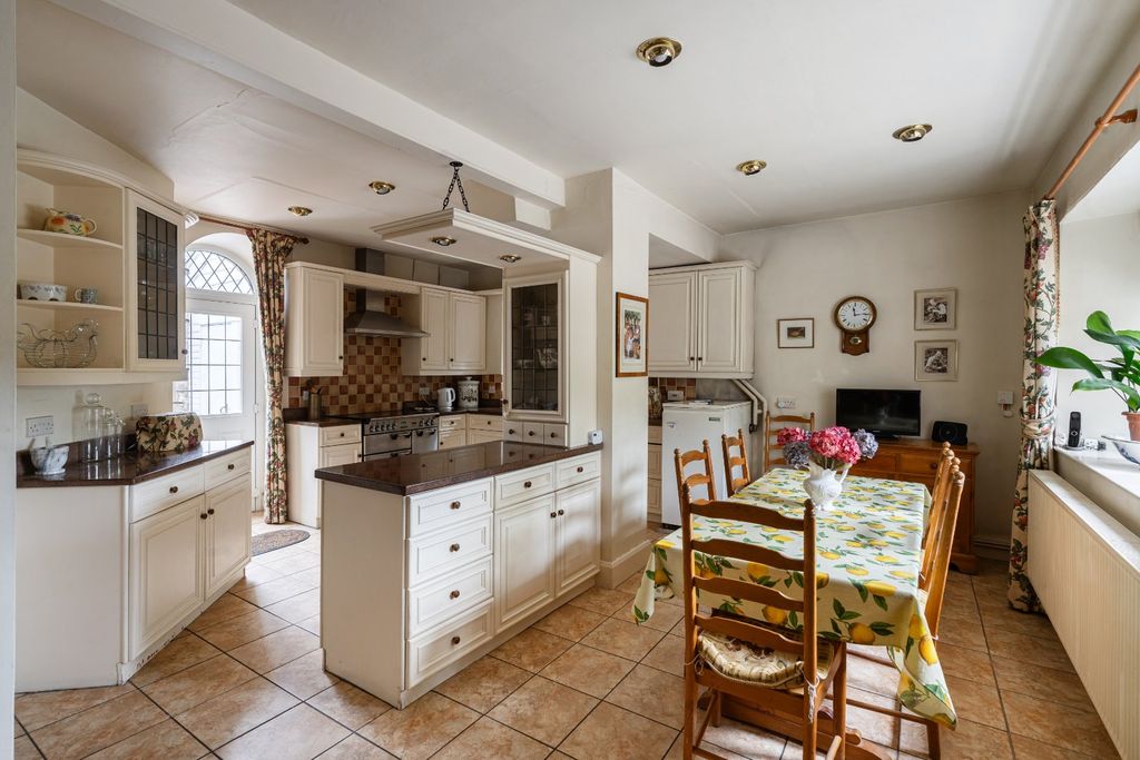 Property photo 3 of 15 Kitchen/Dining