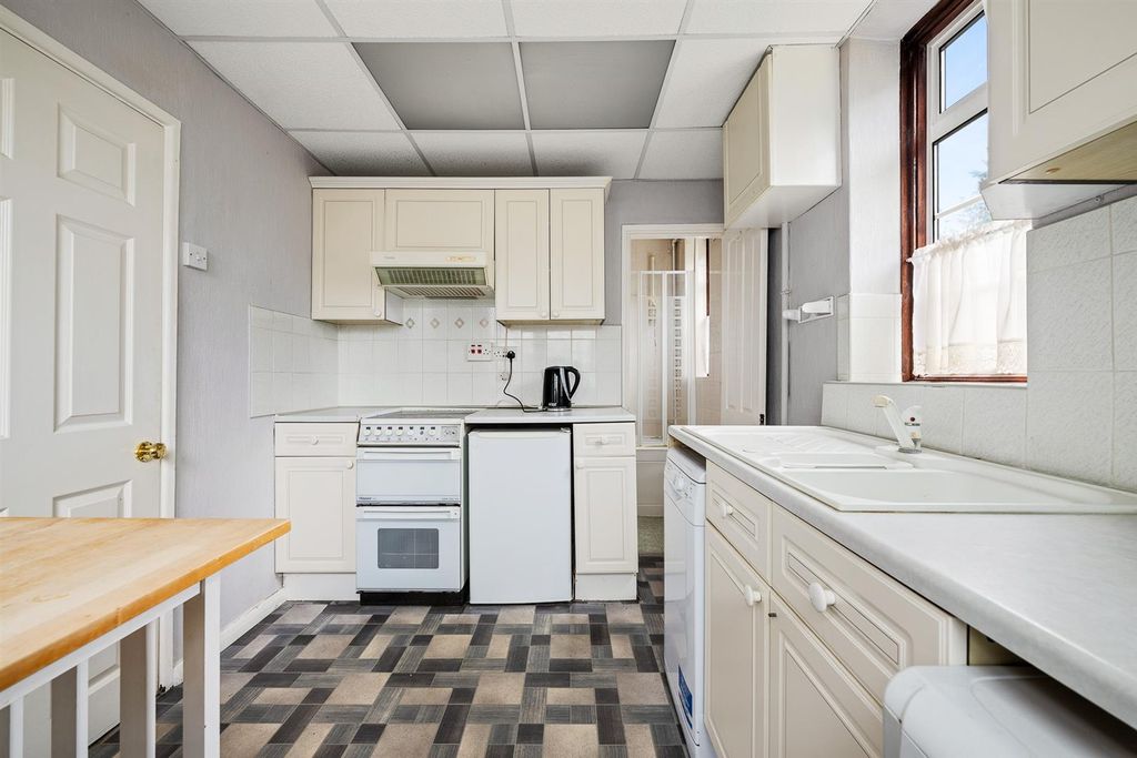 Property photo 3 of 15 Kitchen