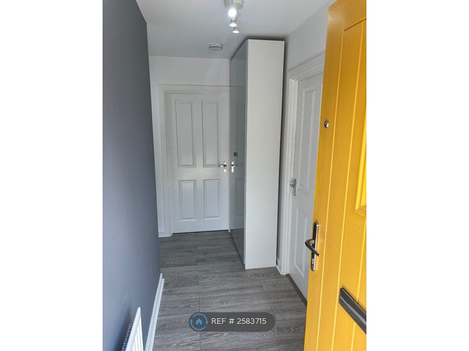 Property photo 1 of 21 Entrance/Hallway