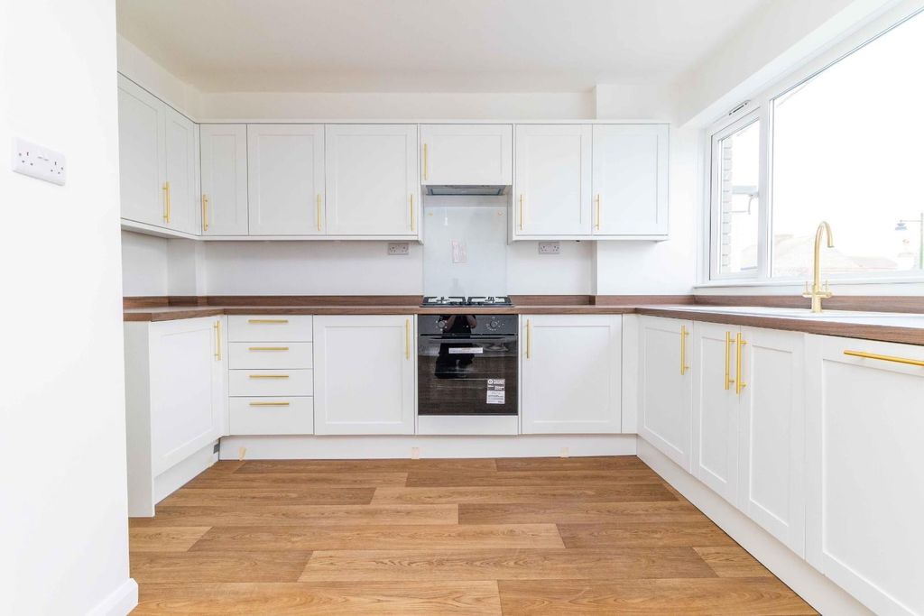 Property photo 3 of 22 Brittannia-5.Jpg