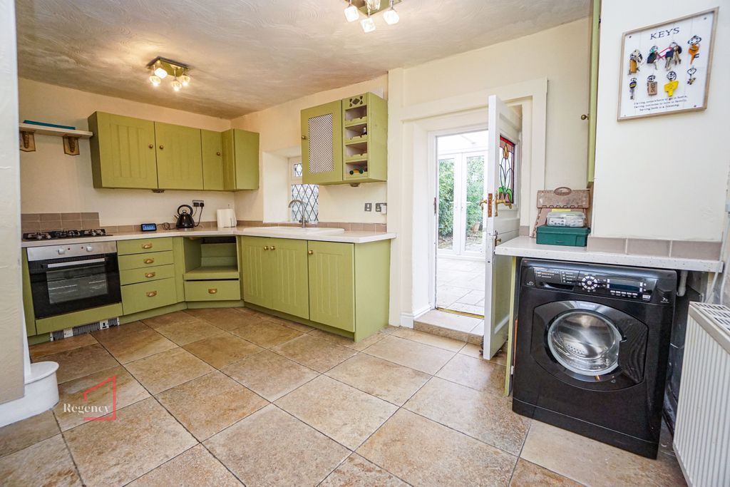 Property photo 3 of 8 Photo 7