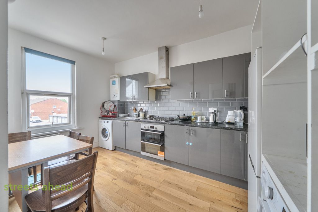 Property photo 3 of 21 Bf6A27Ea-Bb93-413...